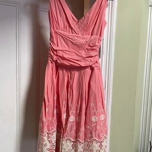 Miss sleeveless summer dress